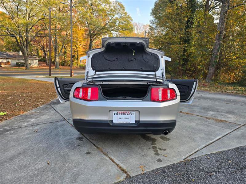 Used 2010 Ford Mustang Convertible image 30
