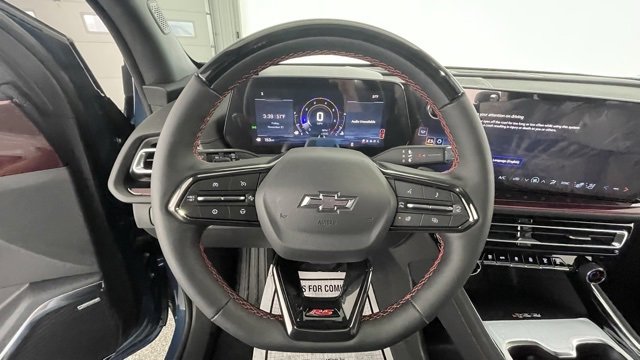 Used 2025 Chevrolet Traverse RS image 37