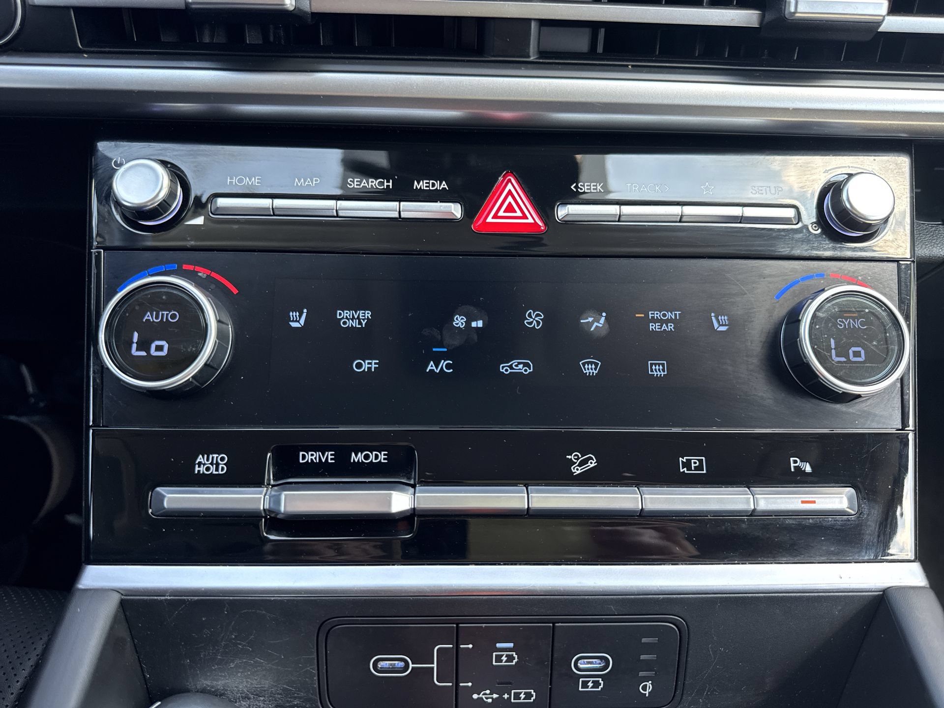 Used 2025 Hyundai Santa Fe SEL FWD image 18