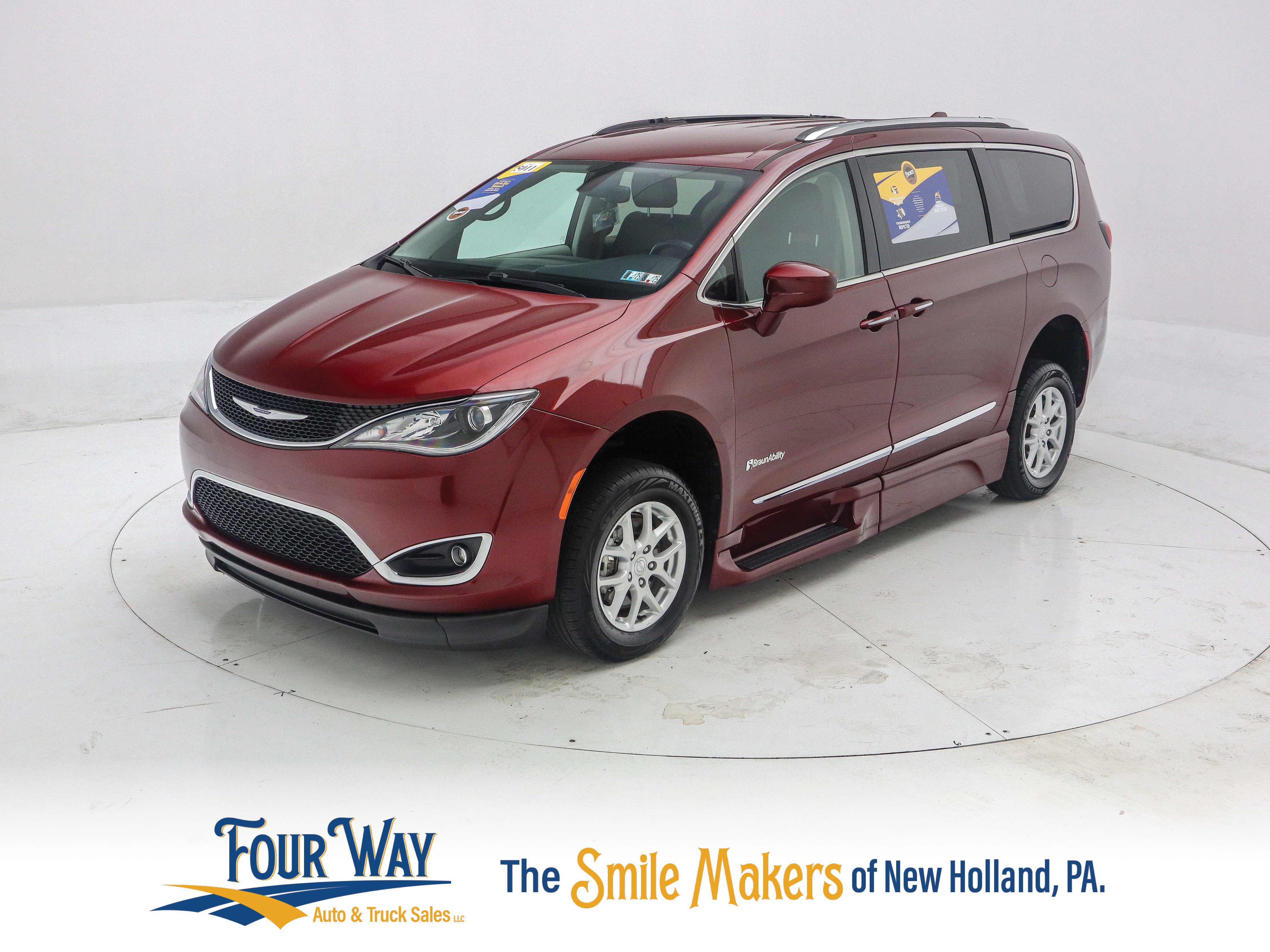 Used 2019 Chrysler Pacifica Touring-L image 9