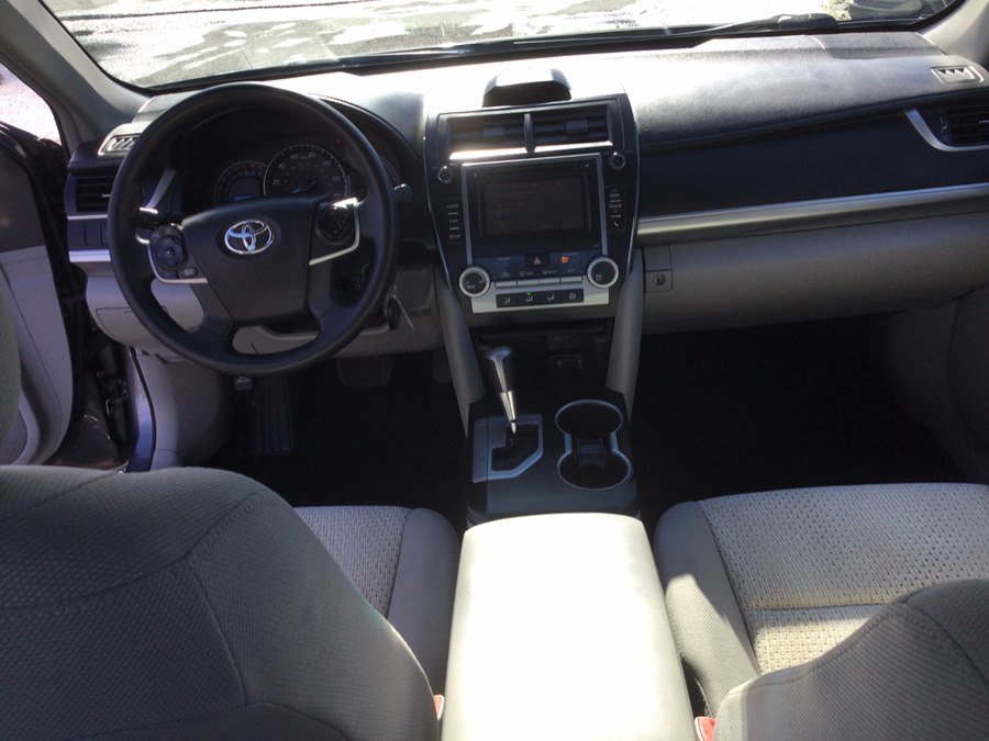 Used 2014 Toyota Camry LE image 14