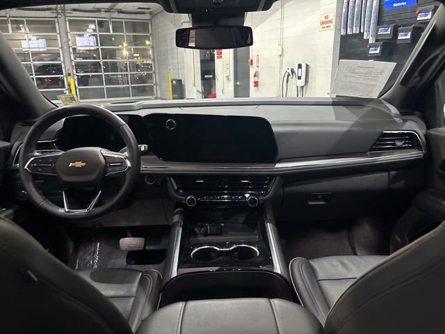 Used 2025 Chevrolet Suburban Premier image 30