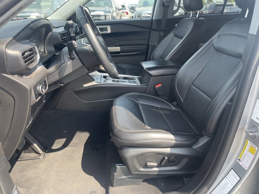 Used 2023 Ford Explorer Limited image 9
