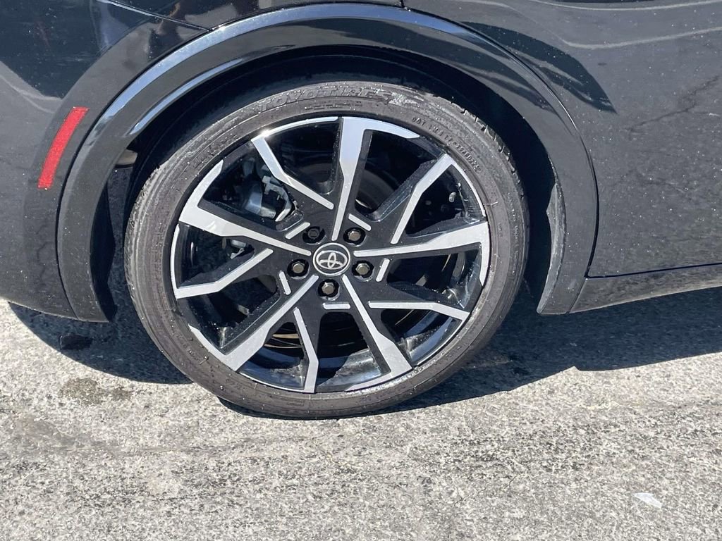 Used 2025 Toyota Prius Plug-In Hybrid image 11