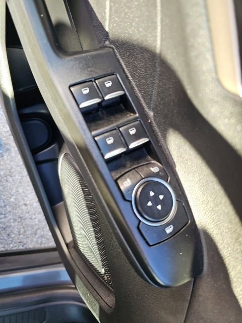 Used 2022 Ford Escape SE image 30