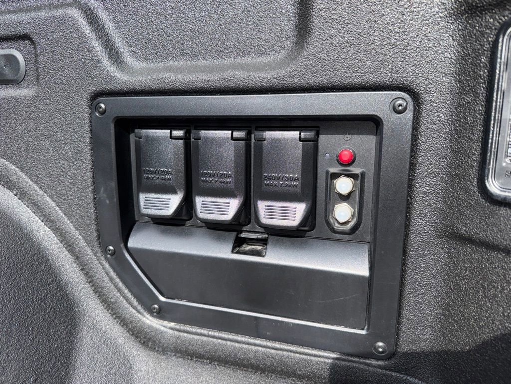 Used 2025 Chevrolet Silverado EV RST AWD/4WD image 23