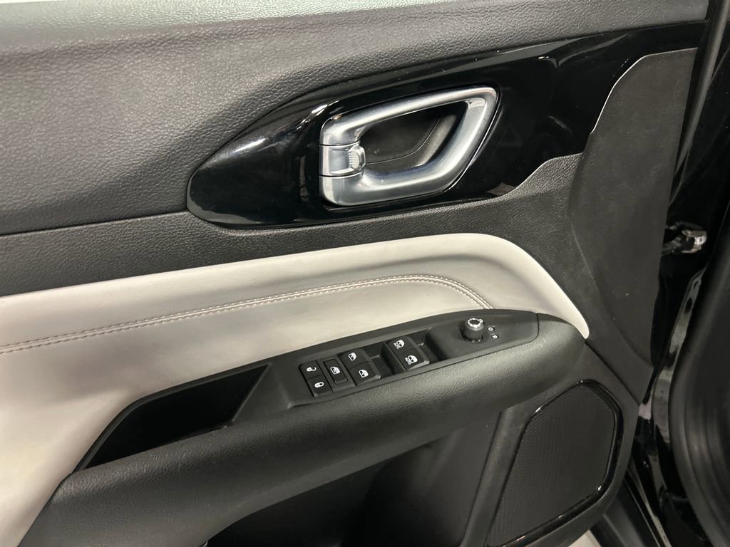 Used 2024 Jeep Compass Limited image 14