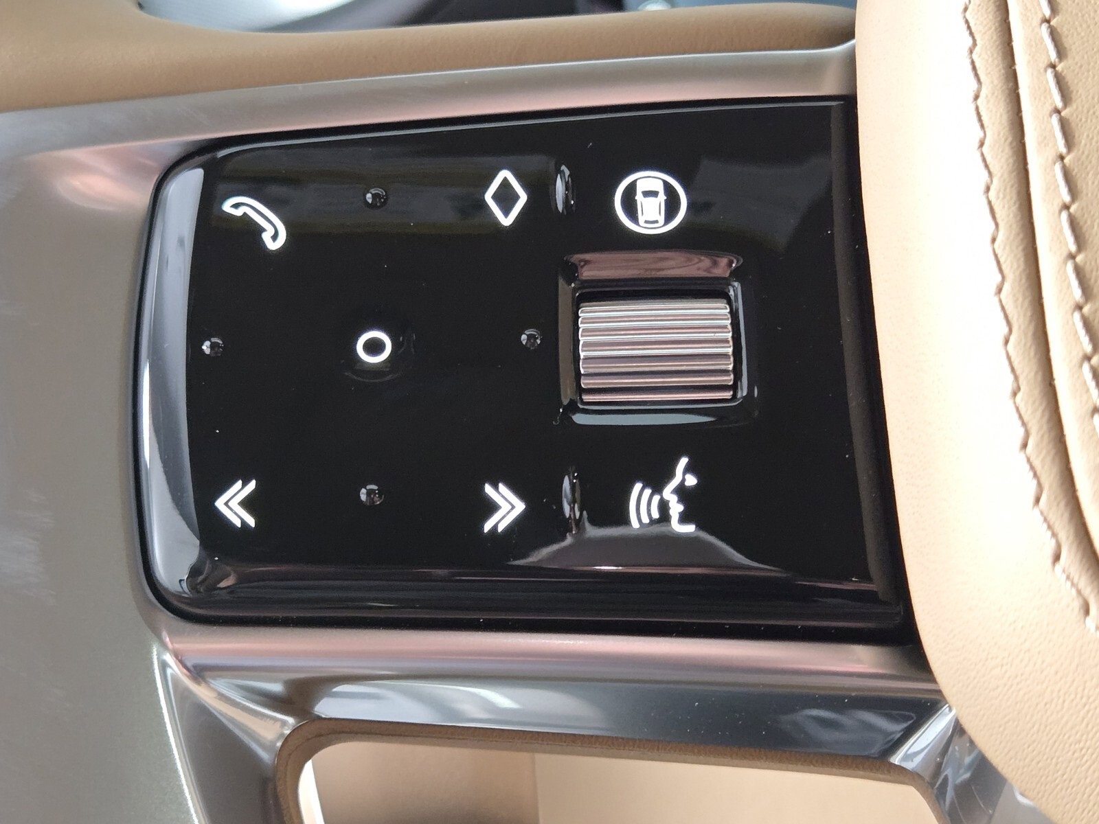 New 2025 Land Rover Range Rover SE image 24
