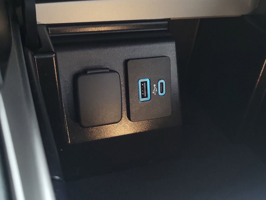 Used 2023 Ford Explorer XLT image 33