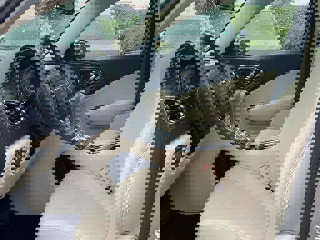 Used 2016 Chrysler 200 Limited image 12