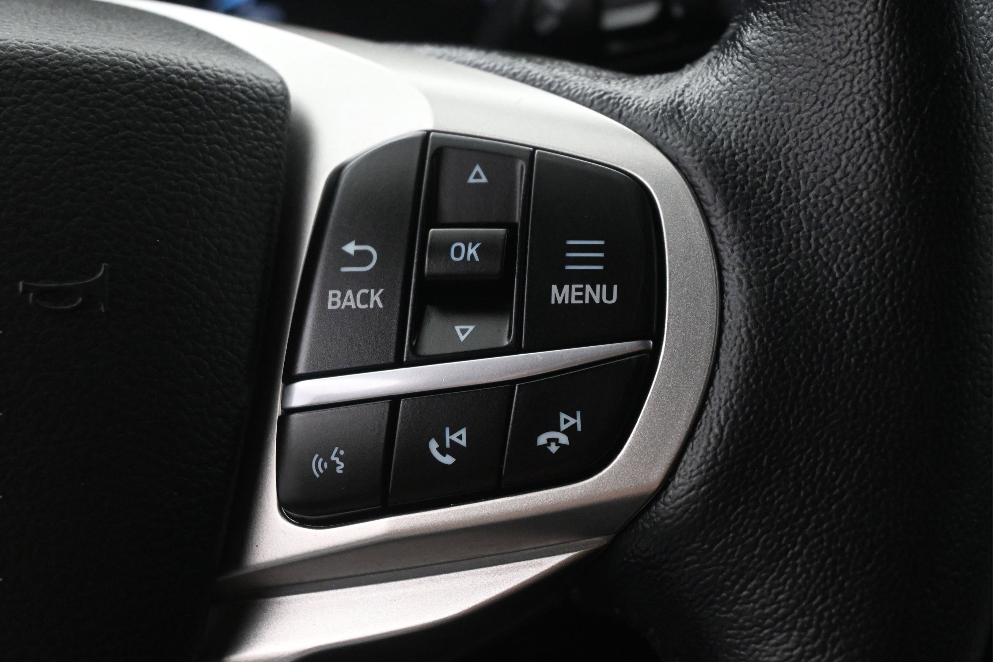 Used 2021 Ford Explorer XLT w/ Equipment Group 202A RWD image 18