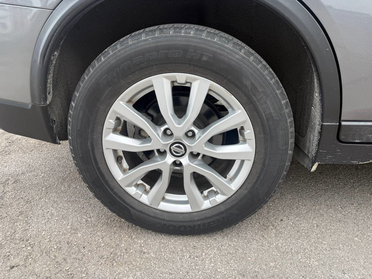 Used 2017 Nissan Rogue SV FWD image 31