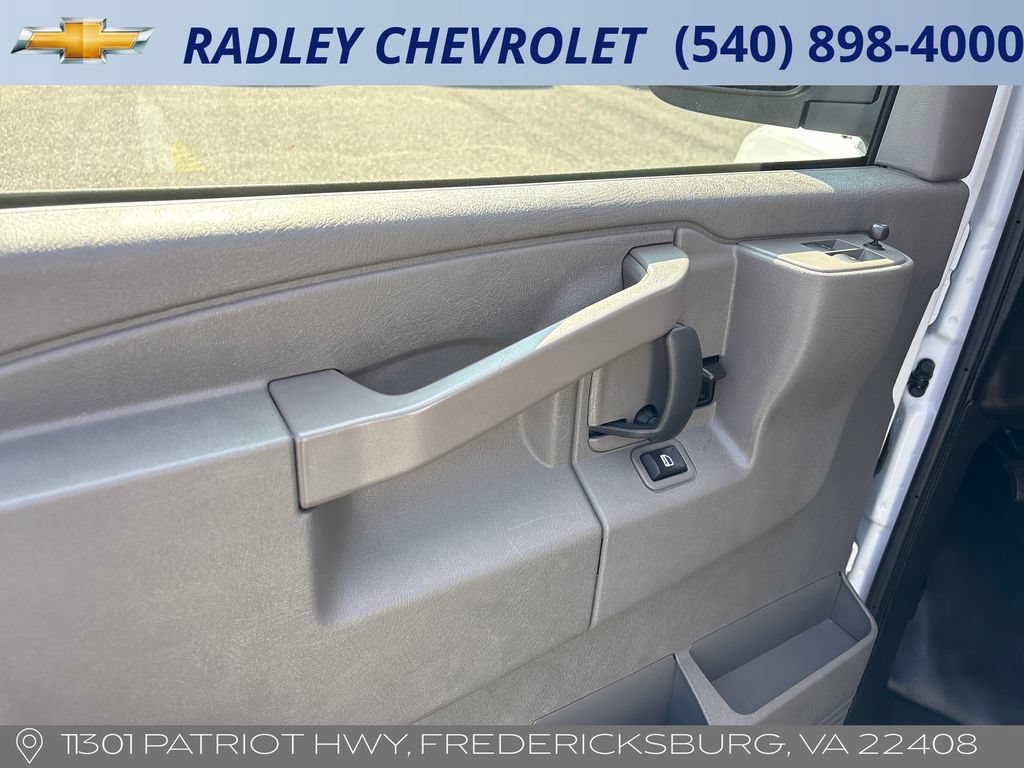 Certified 2025 Chevrolet Express 2500 w/ Driver Convenience Package RWD image 5