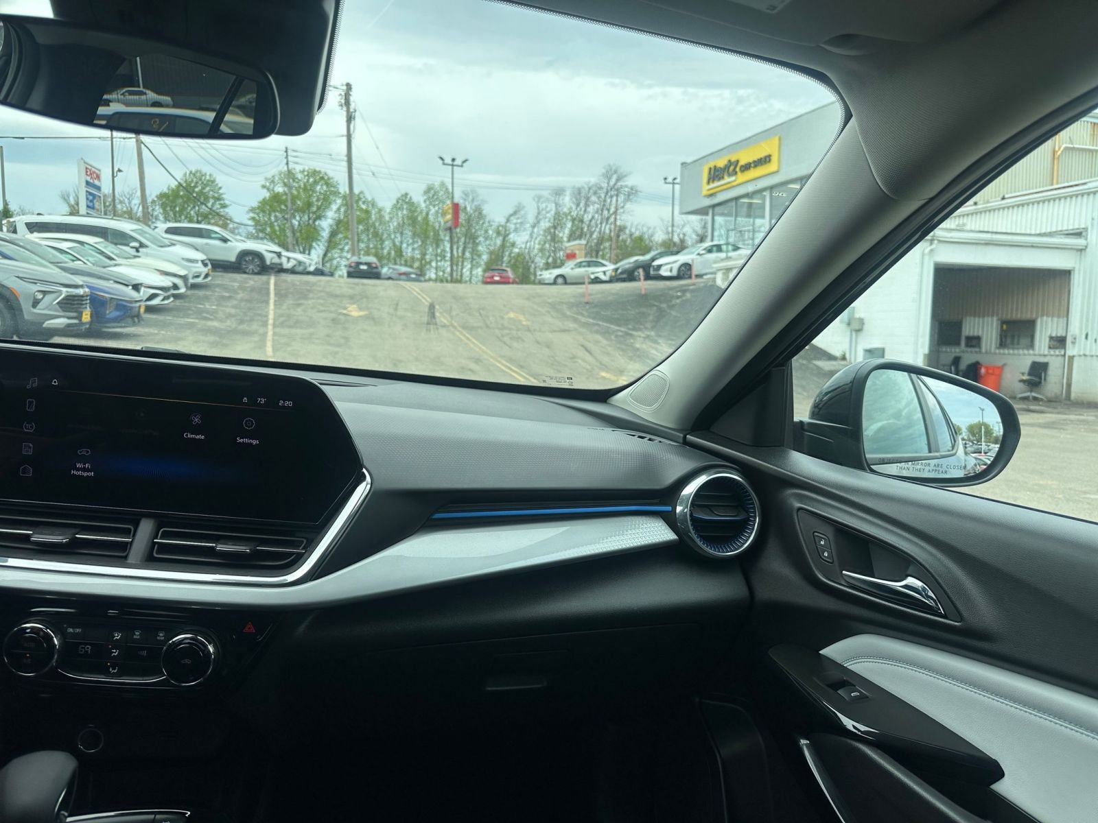 Used 2025 Chevrolet Trax LT image 33