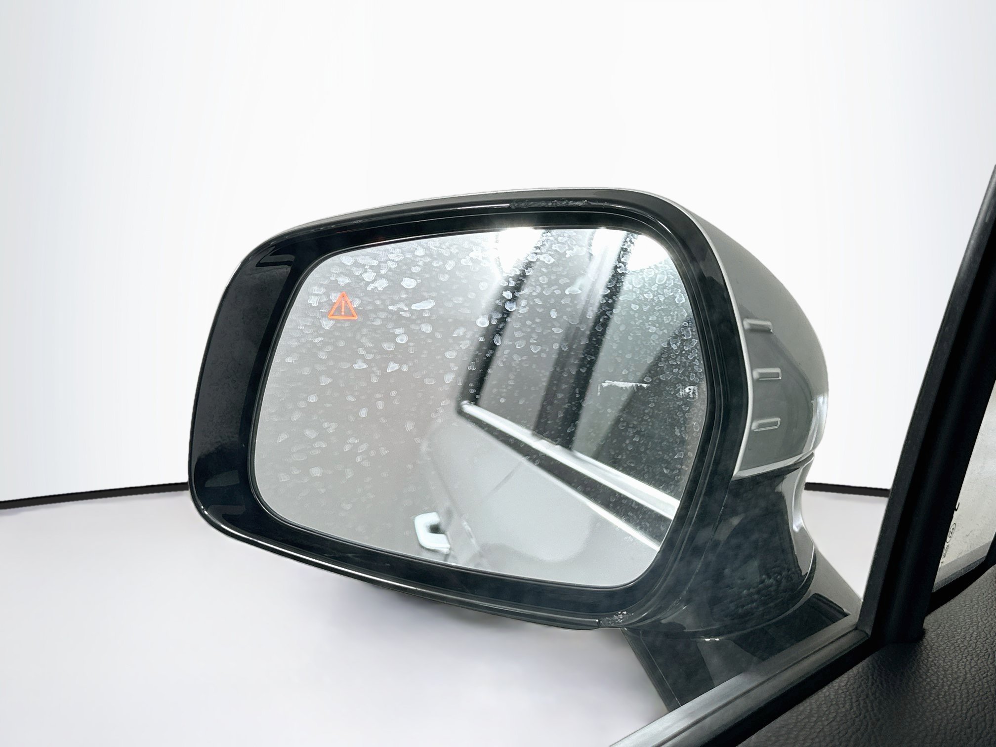 Used 2025 Kia Carnival FWD image 16