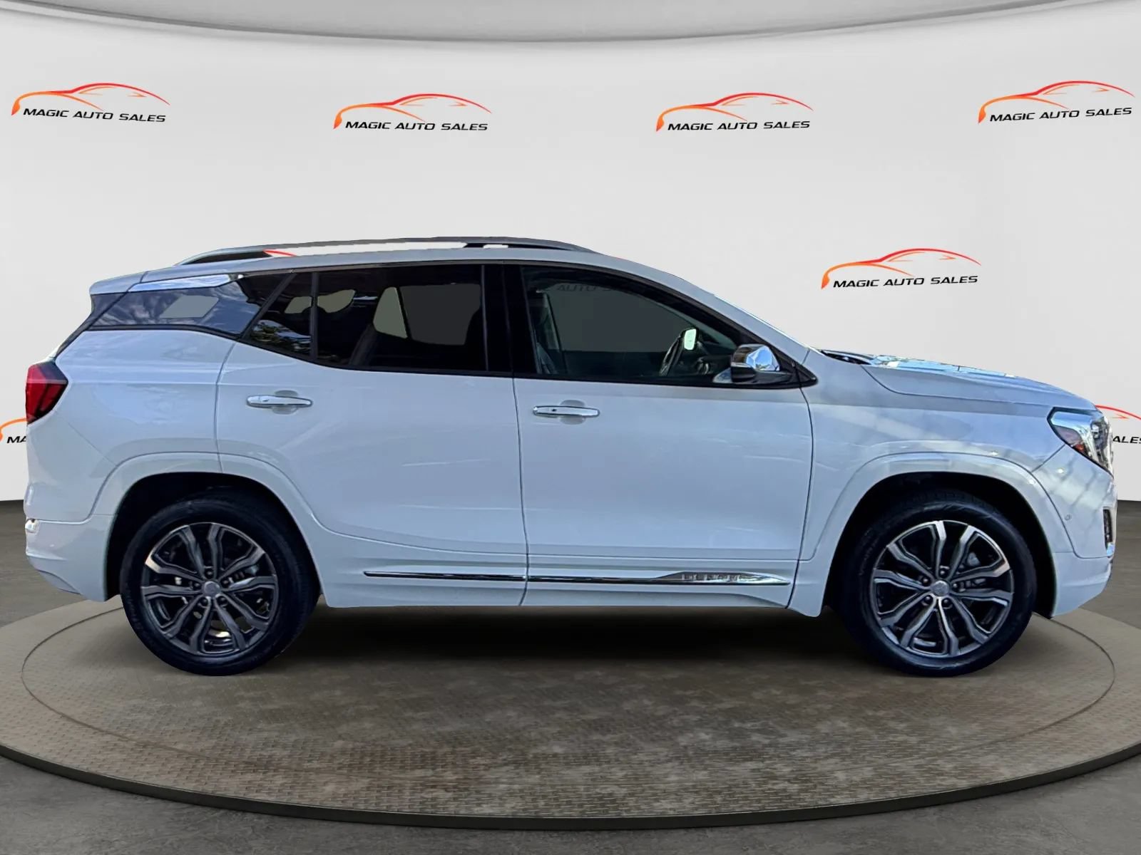 Used 2020 GMC Terrain Denali w/ Denali Premium Package AWD/4WD image 6