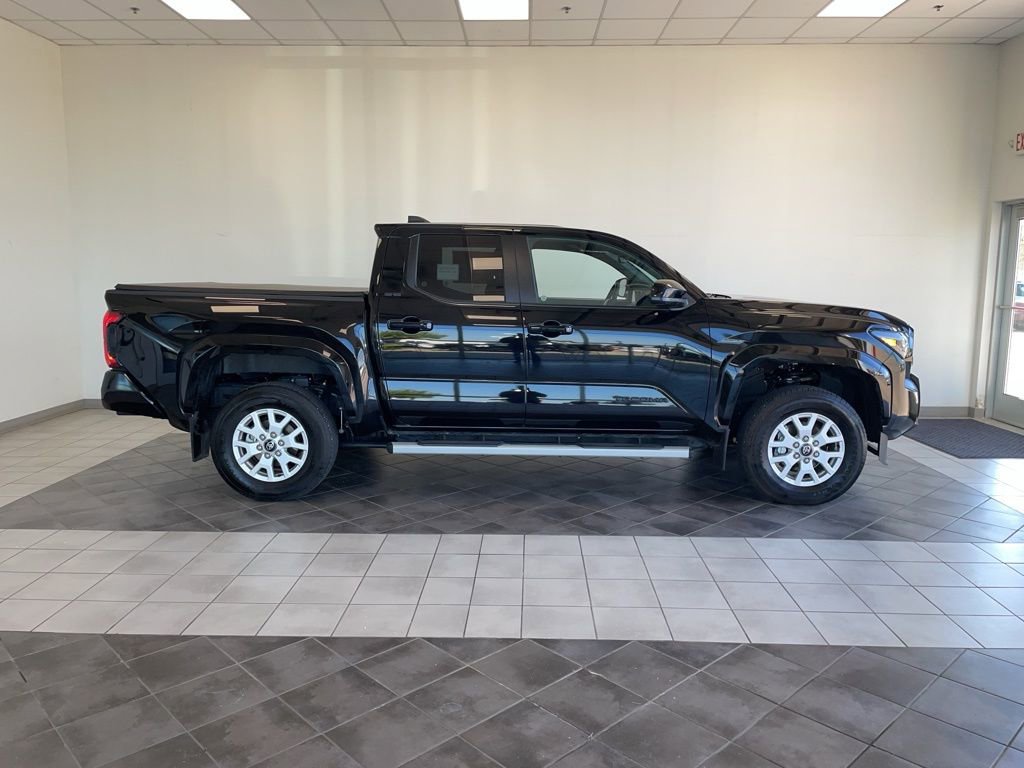 Used 2024 Toyota Tacoma SR5 AWD/4WD image 4