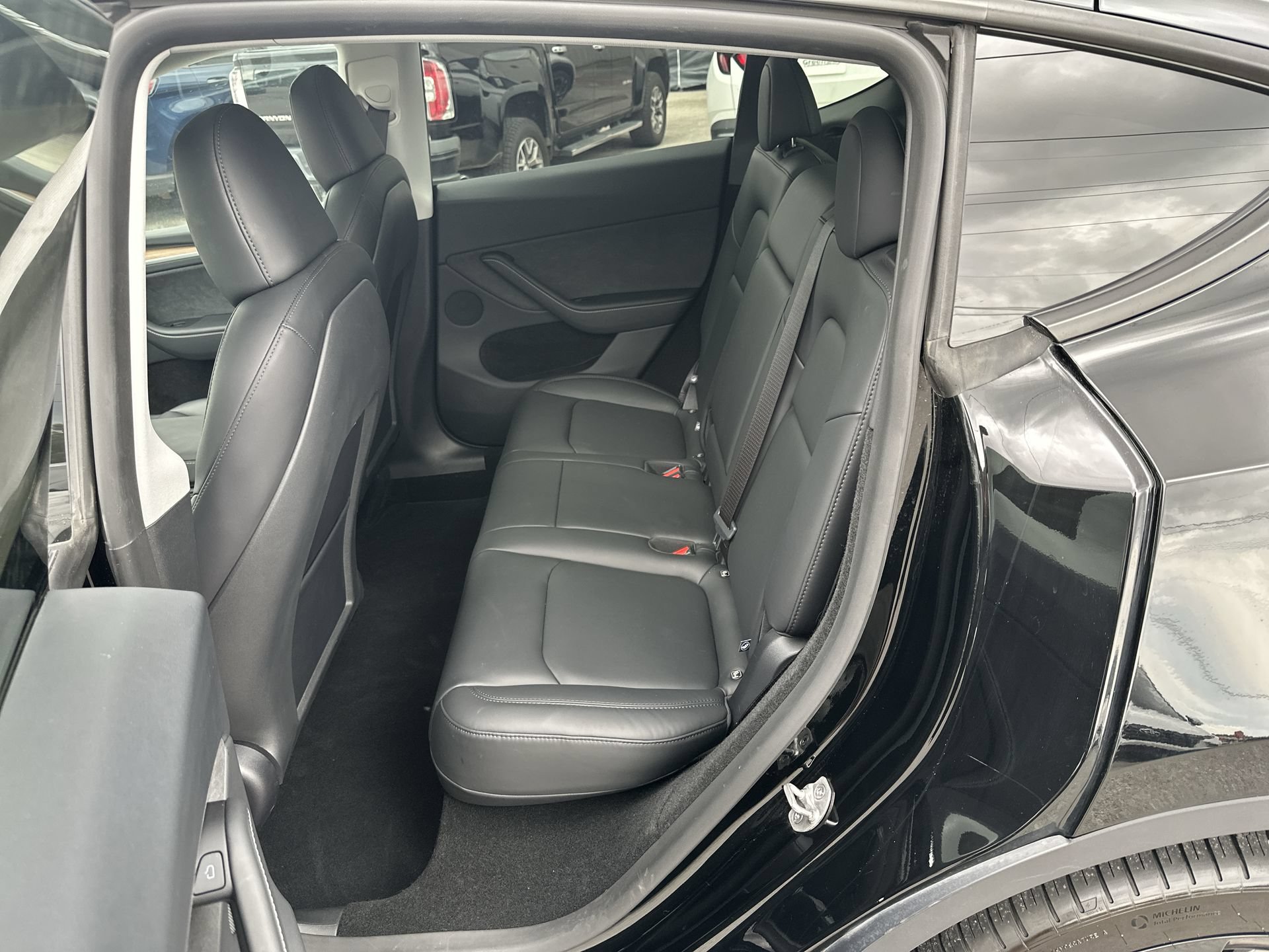 Used 2025 Tesla Model Y Long Range AWD/4WD image 24