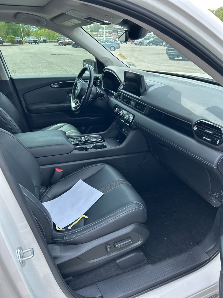 Used 2023 Honda Pilot Touring image 11