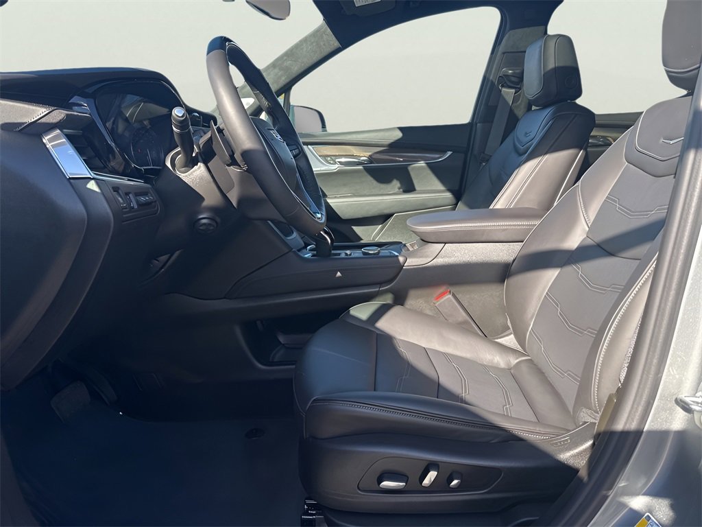 Certified 2025 Cadillac XT6 Premium Luxury w/ Platinum Package image 17