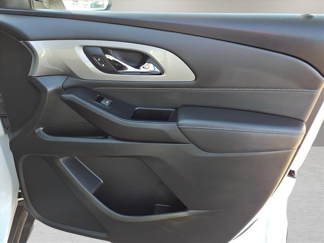 Used 2023 Chevrolet Traverse LT image 18