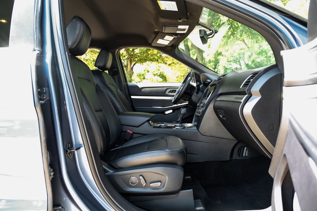 Used 2018 Ford Explorer XLT w/ Equipment Group 202A FWD image 43