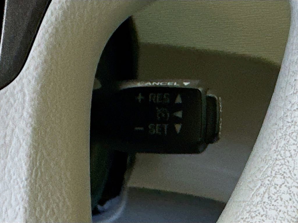 Used 2014 Toyota Sienna L FWD image 23