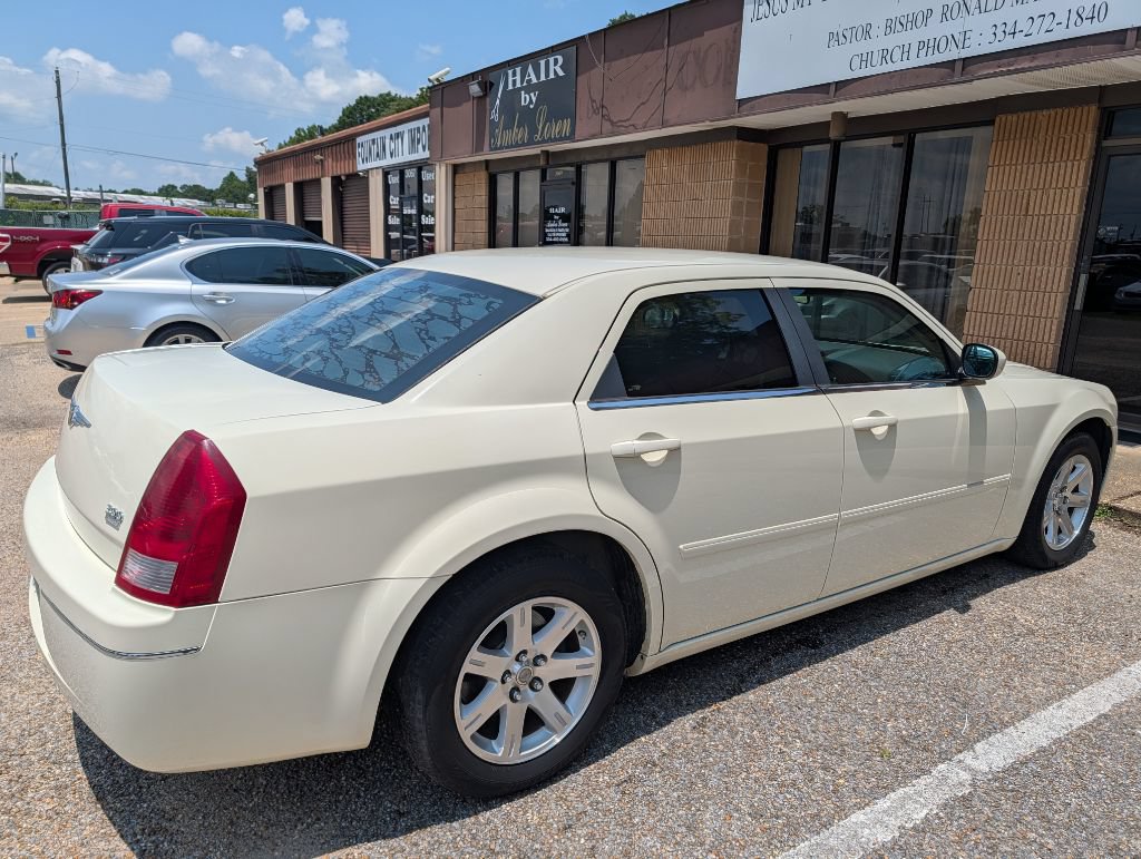 Used 2006 Chrysler 300 Touring w/ Comfort/Convenience Group RWD image 4