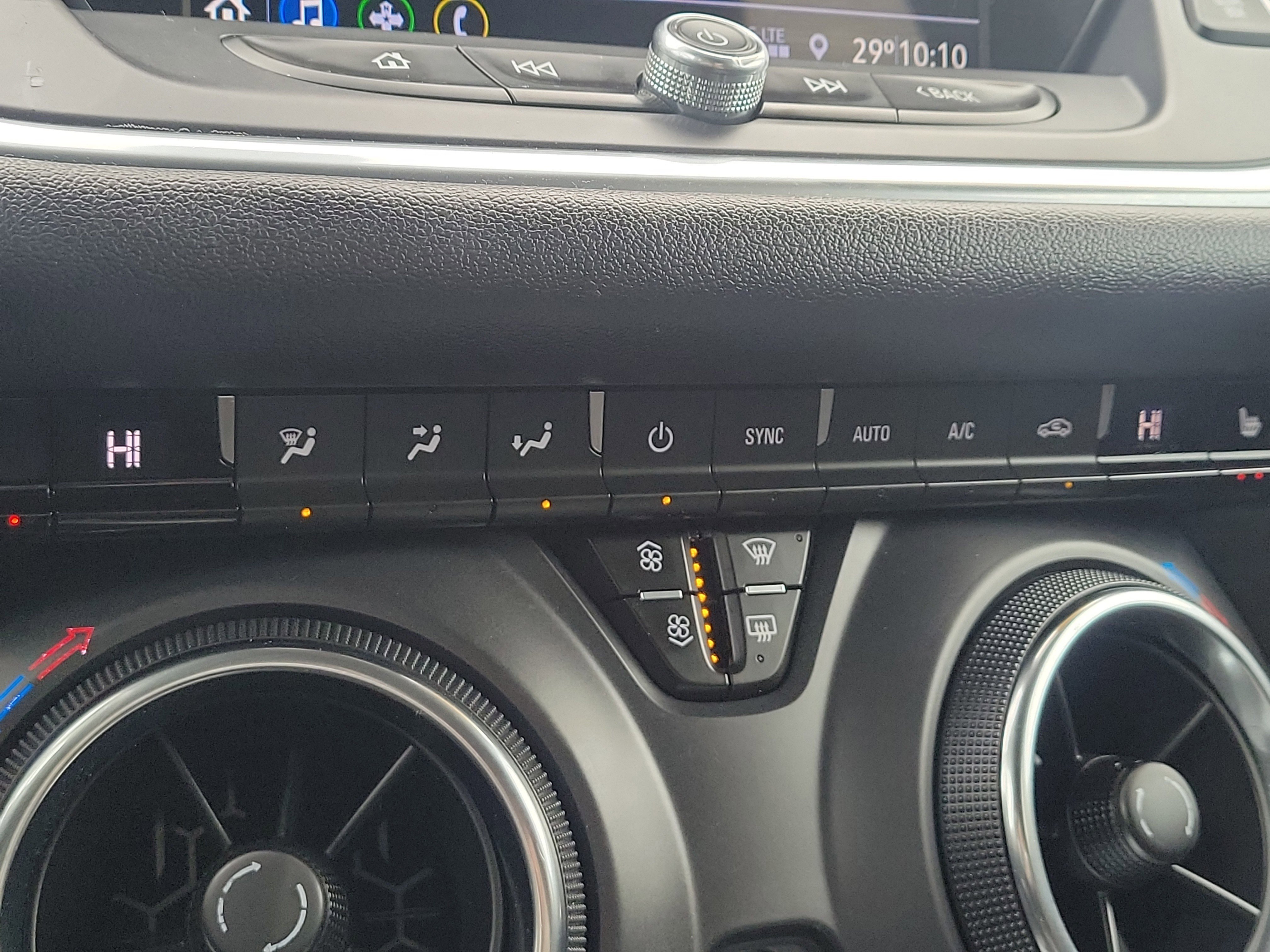 Used 2020 Chevrolet Blazer LT image 34