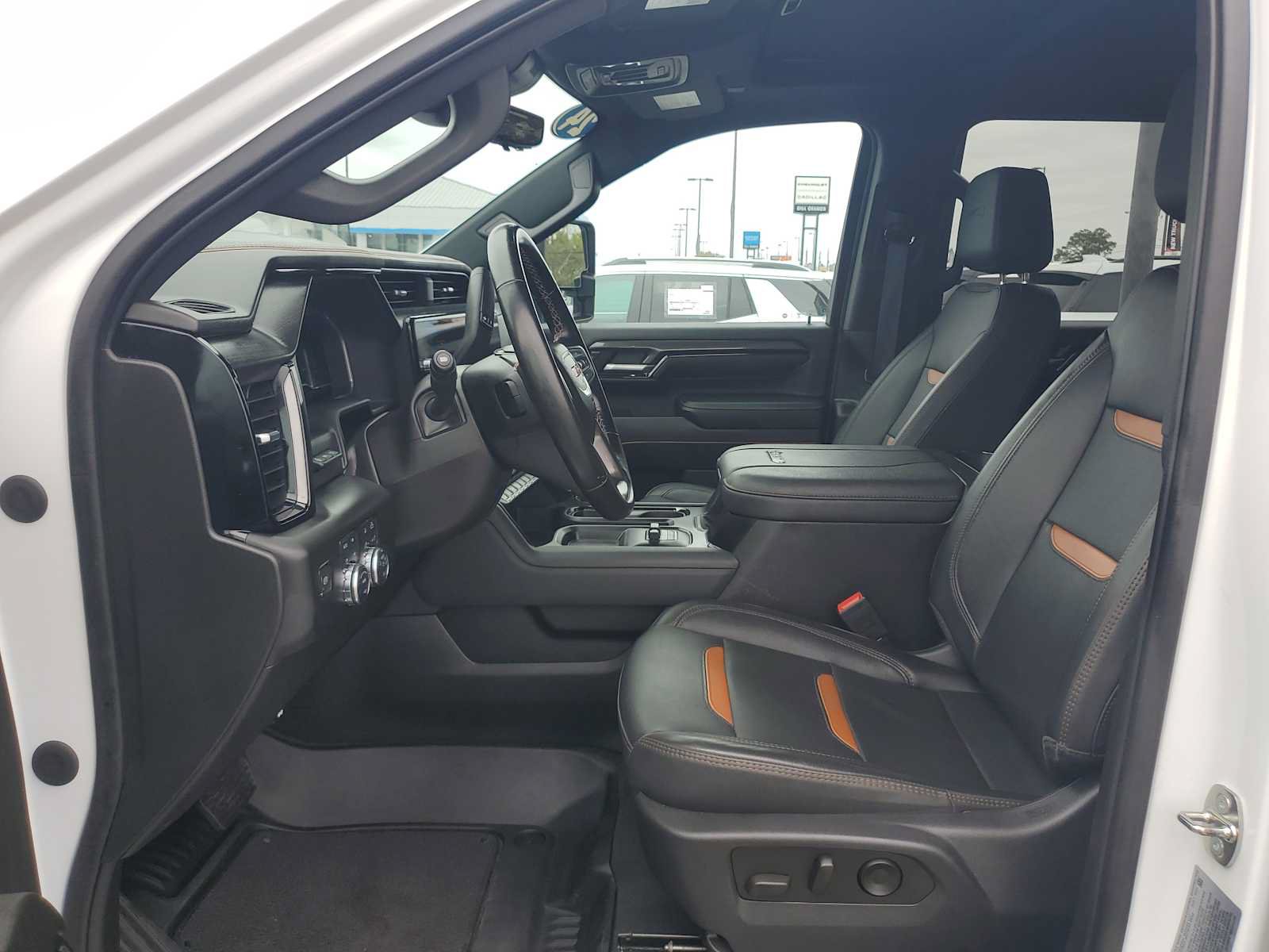 Used 2024 GMC Sierra 2500 AT4 w/ AT4 Premium Plus Package AWD/4WD image 14