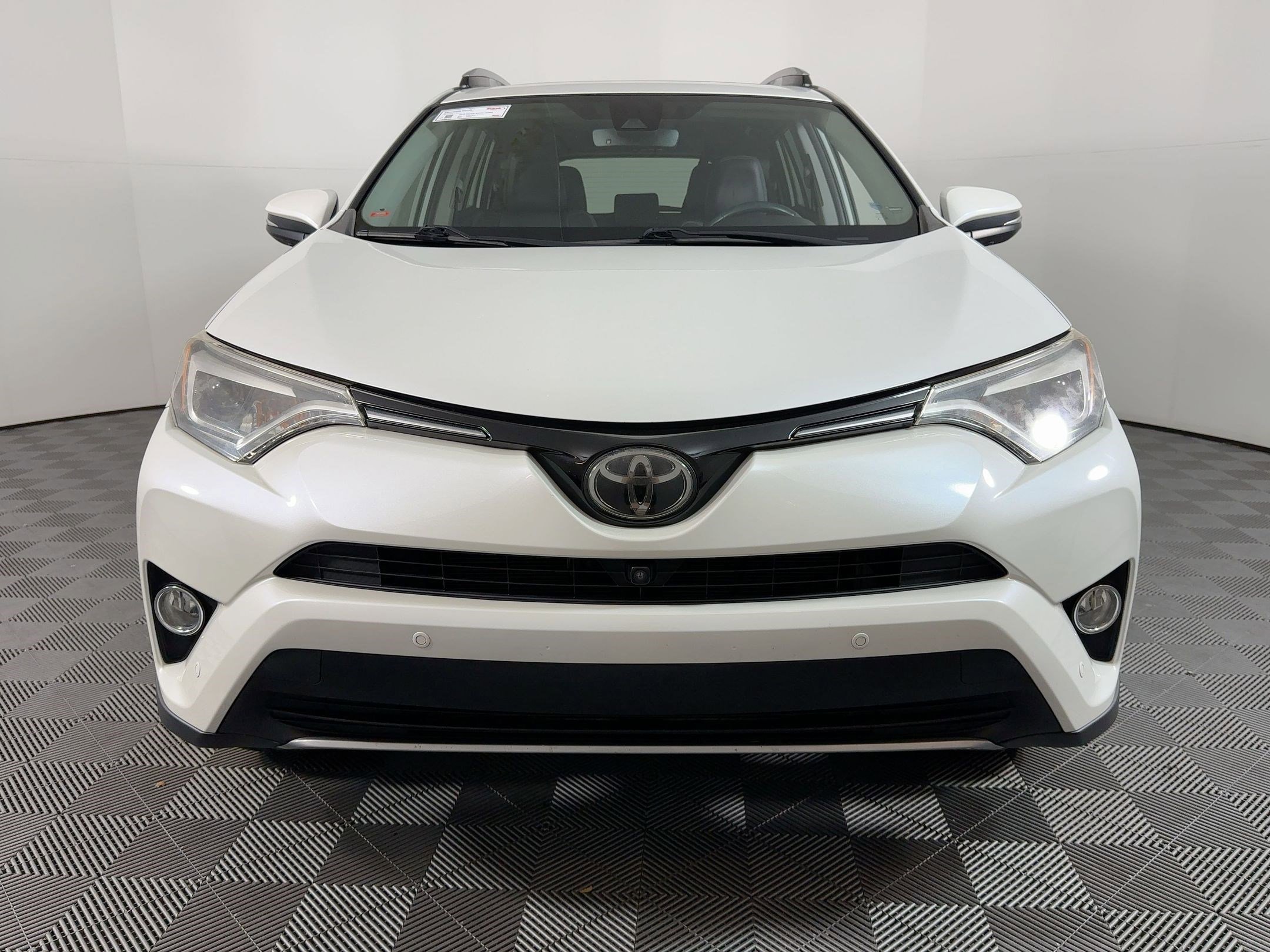 Used 2018 Toyota RAV4 Limited w/ Advanced Technology Package image 5