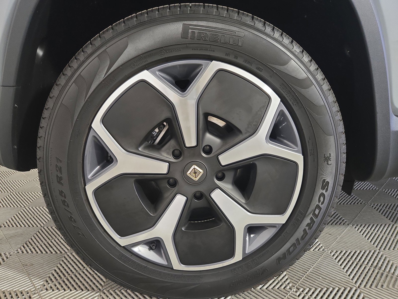 Used 2024 Rivian R1S Adventure AWD/4WD image 12