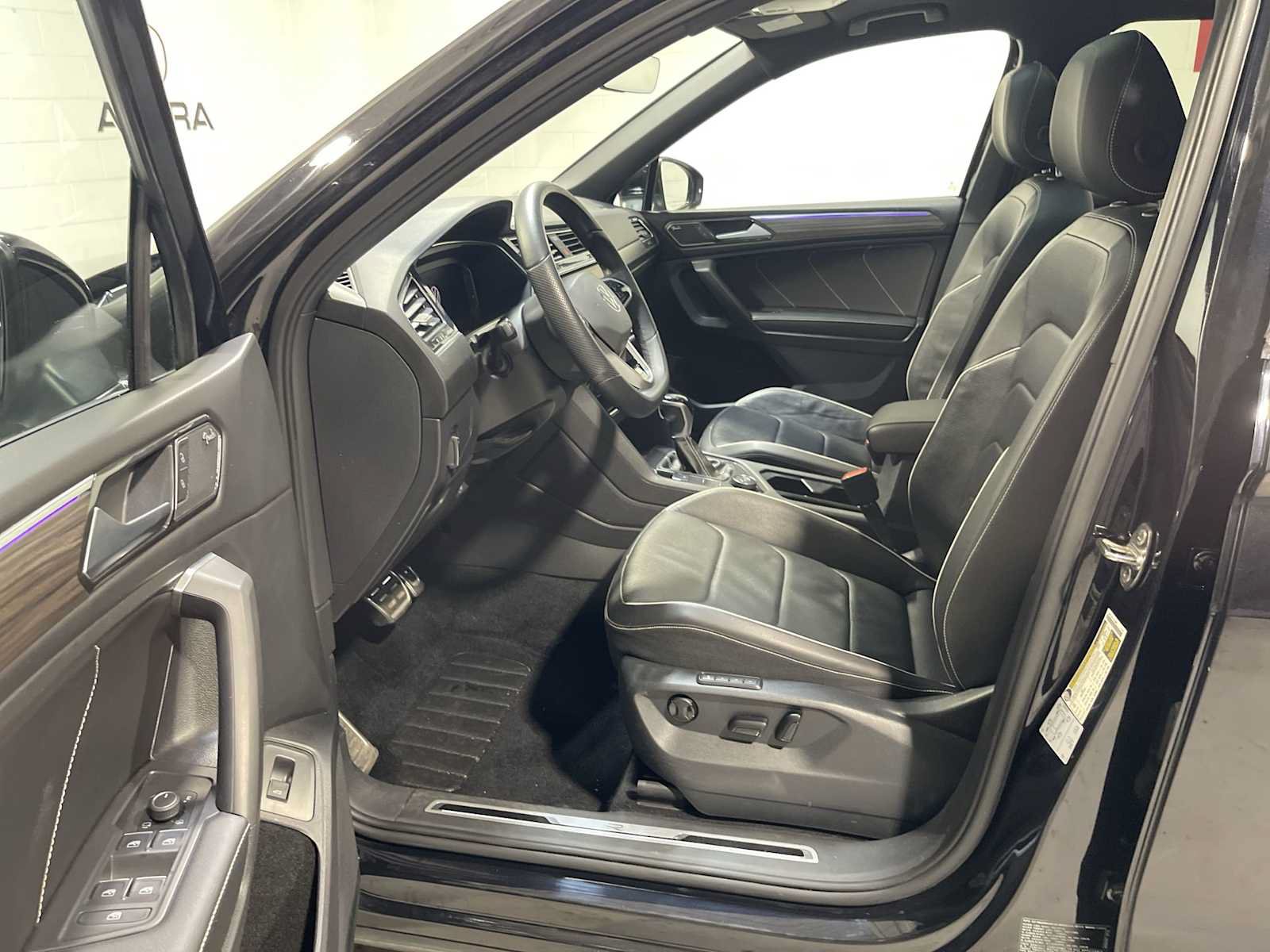 Used 2022 Volkswagen Tiguan SEL R-Line AWD/4WD image 2