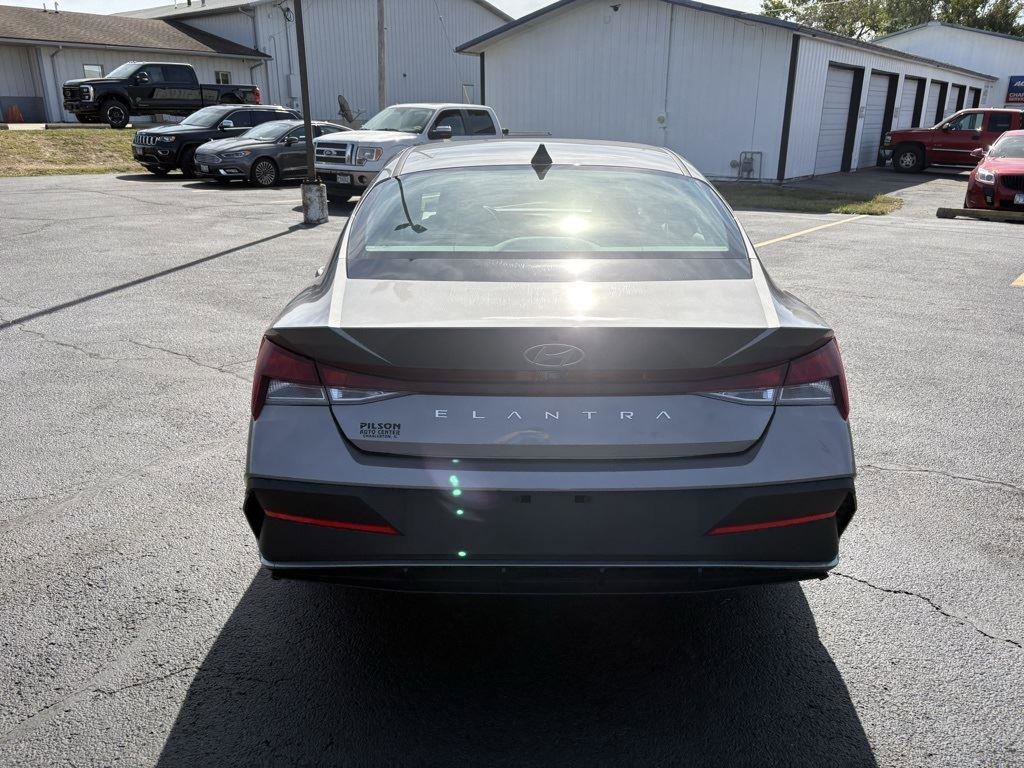 Used 2024 Hyundai Elantra SEL image 23