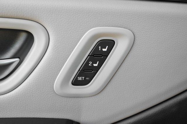 Used 2025 Honda Pilot EX-L image 17