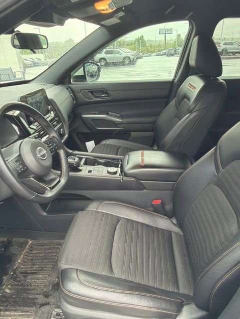 Used 2025 Nissan Pathfinder Rock Creek AWD/4WD image 3