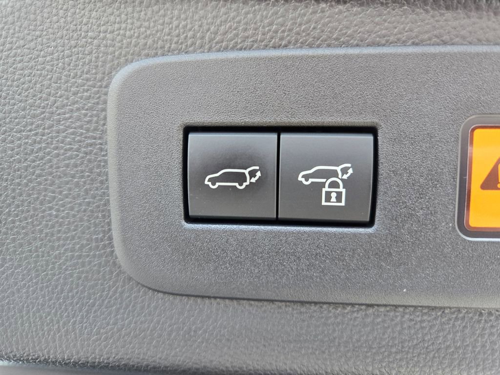 Used 2024 Toyota Land Cruiser image 11