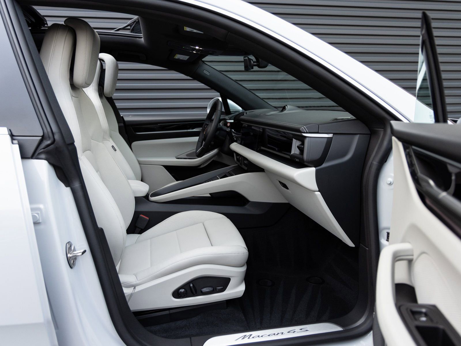 New 2025 Porsche Macan 4S Electric image 33