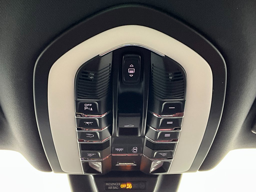 Used 2022 Porsche Macan S image 13