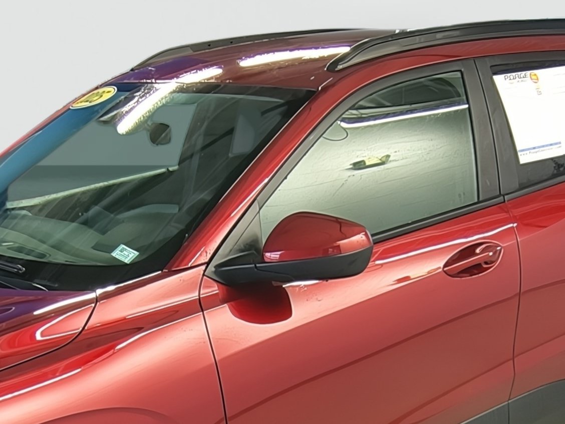 Used 2025 Chevrolet Trax LT w/ Driver Confidence Package FWD image 8