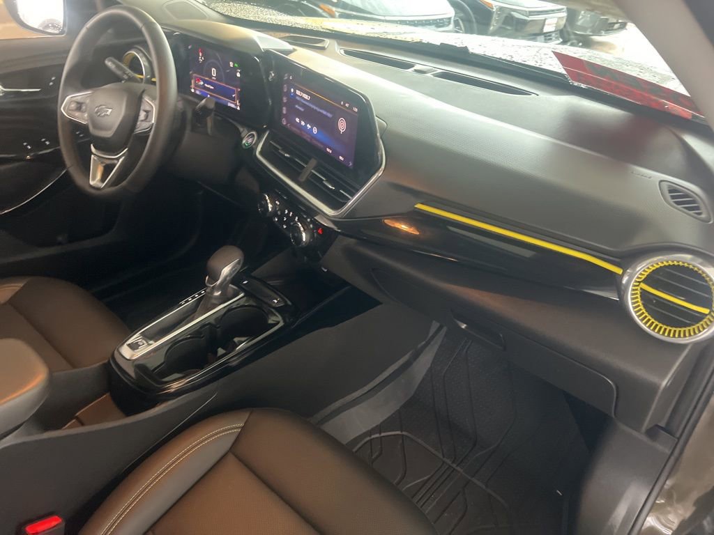 Used 2024 Chevrolet Trax ACTIV w/ Sunroof Package FWD image 21