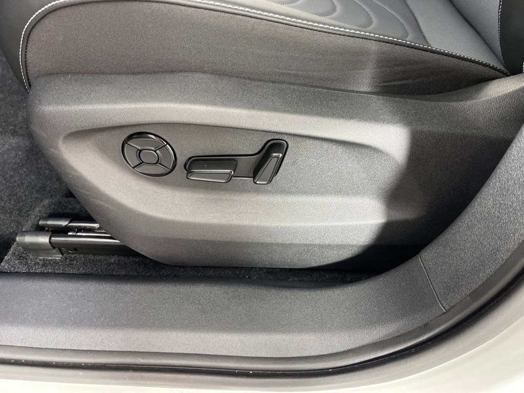 Used 2026 Volkswagen Tiguan SE R-Line AWD/4WD image 24