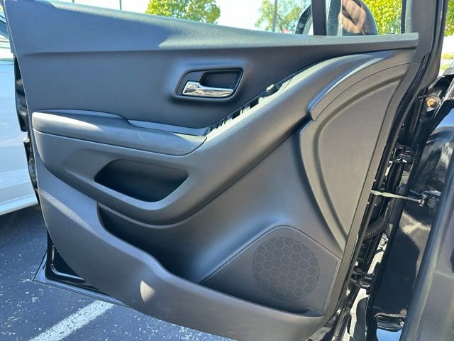 Used 2021 Chevrolet Trax LT w/ Redline Edition image 22