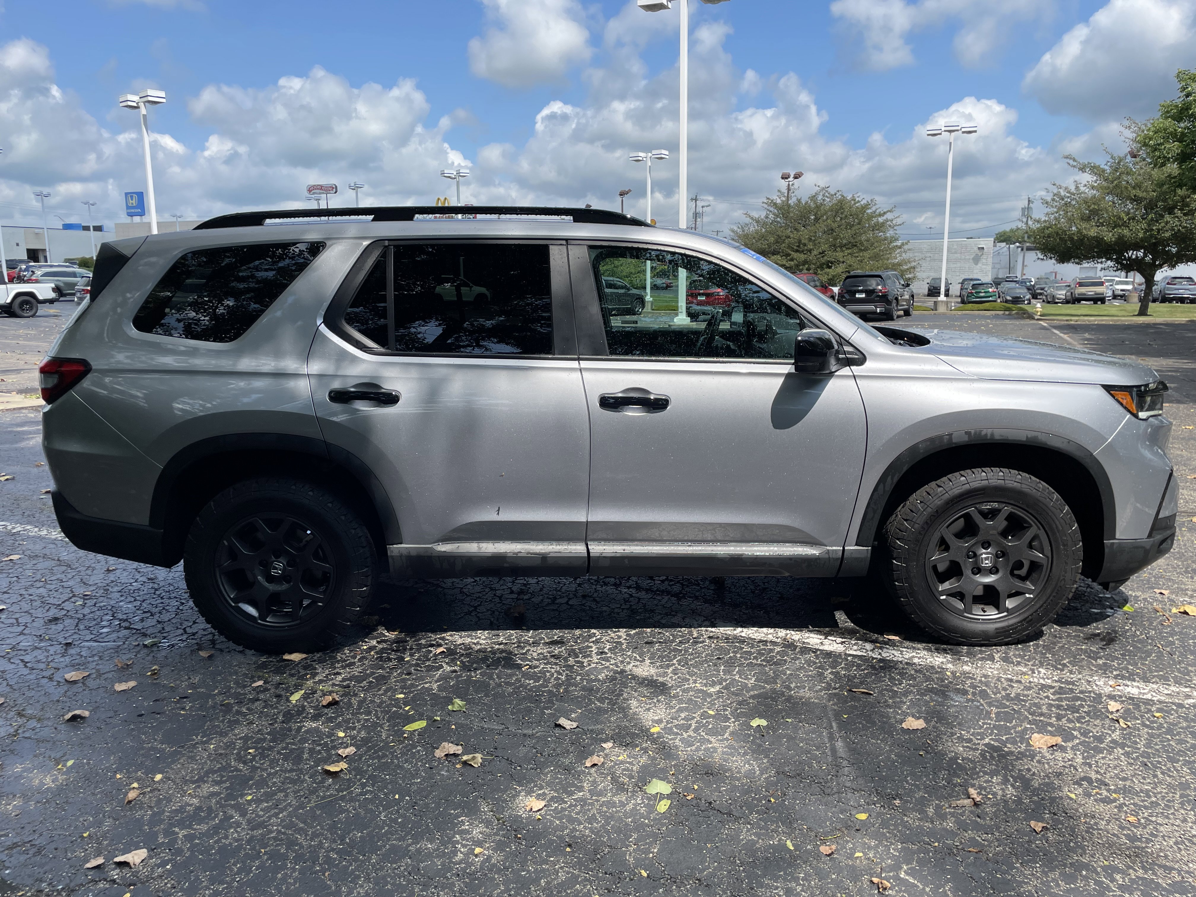 Certified 2024 Honda Pilot TrailSport image 2