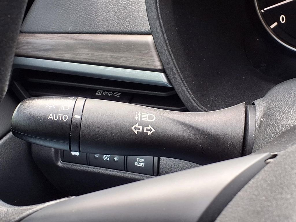Used 2025 Nissan Altima 2.5 SV FWD image 21