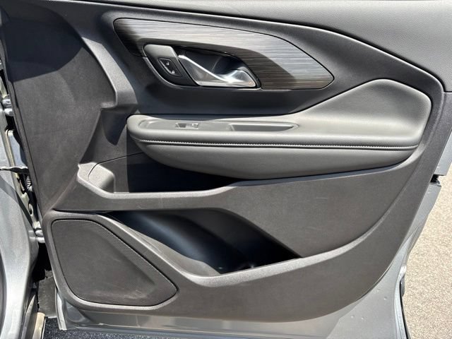 Used 2024 GMC Terrain SLT w/ Tech Package FWD image 13