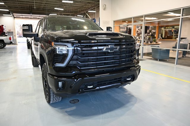 New 2026 Chevrolet Silverado 2500 High Country w/ Midnight Edition image 3