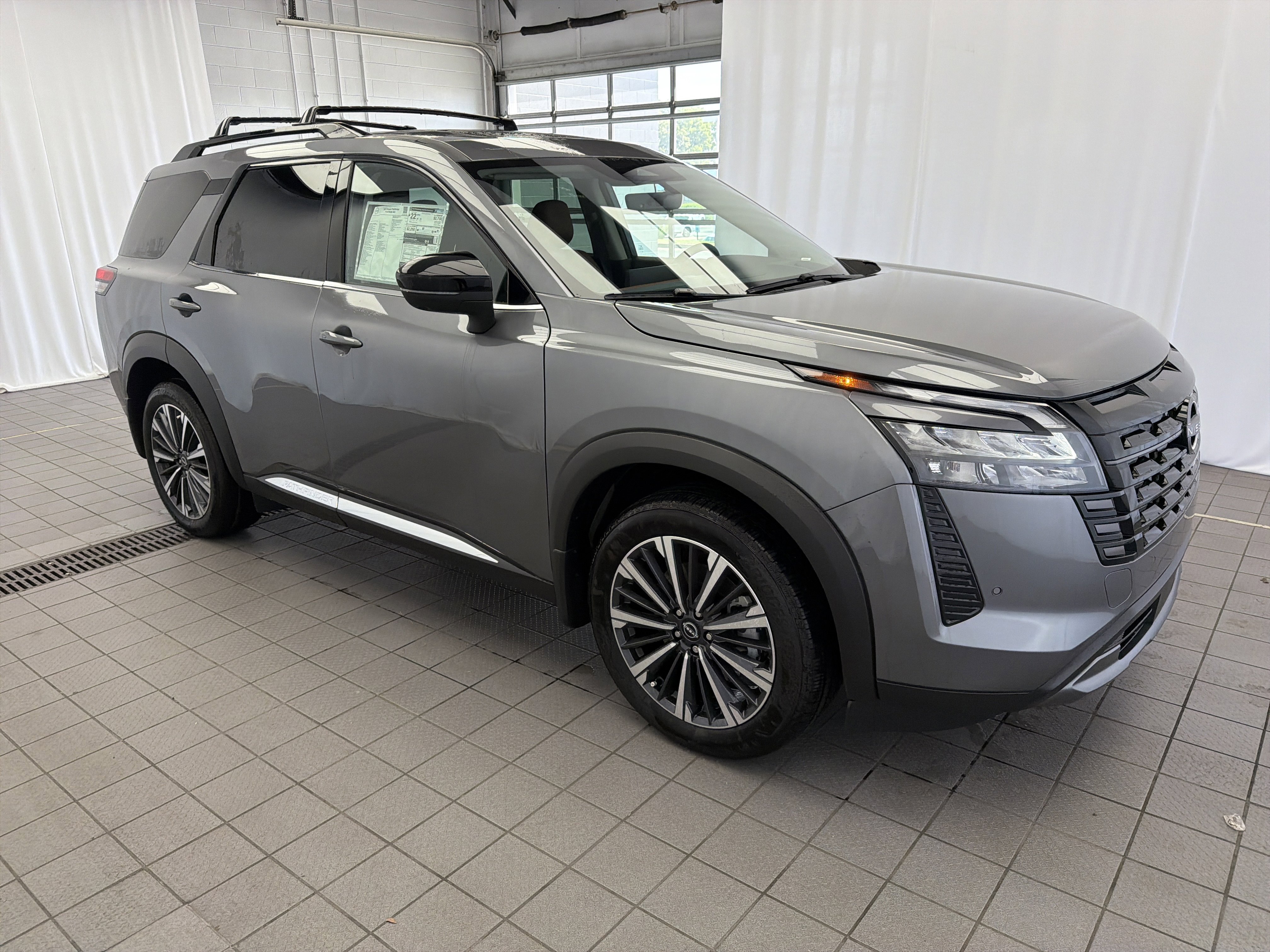 Used 2026 Nissan Pathfinder Platinum AWD/4WD image 3