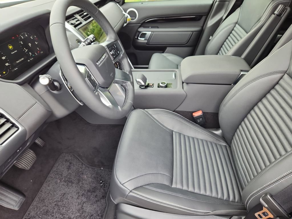 Certified 2025 Land Rover Discovery S AWD/4WD image 23