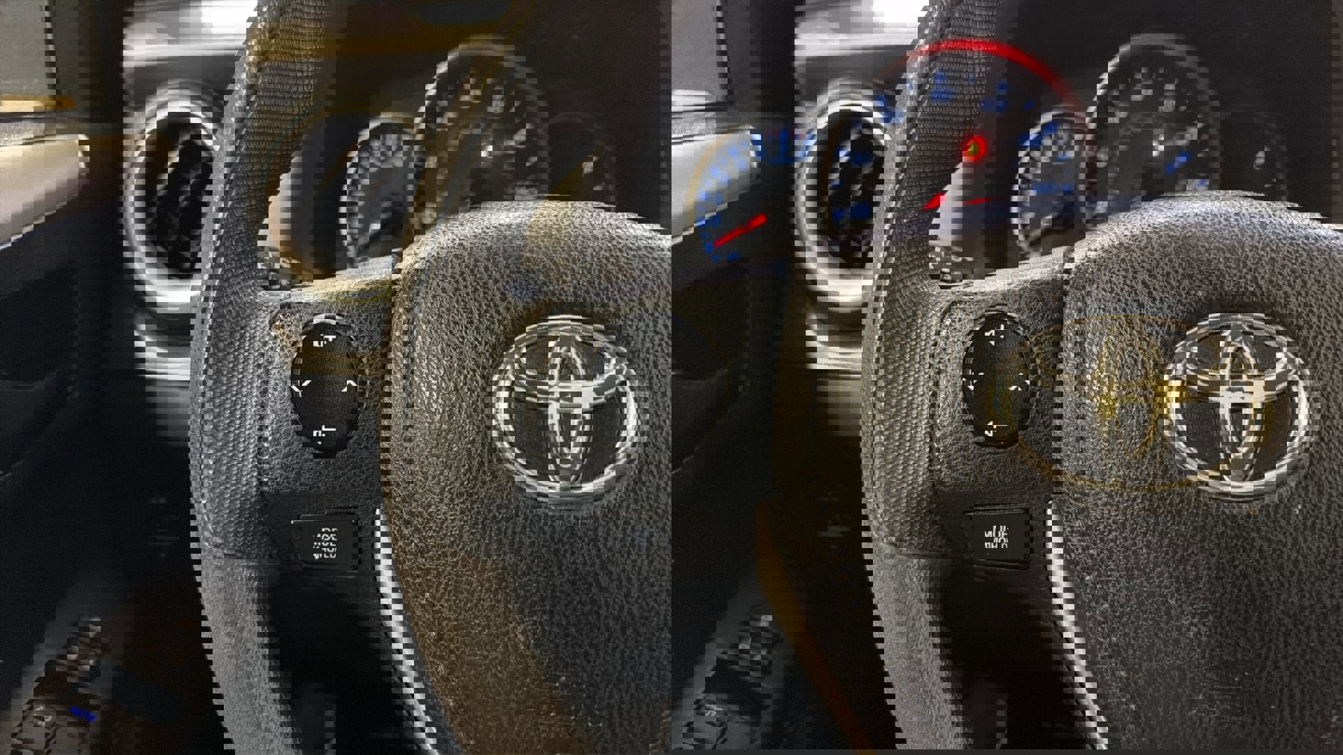 Used 2016 Toyota RAV4 LE image 27